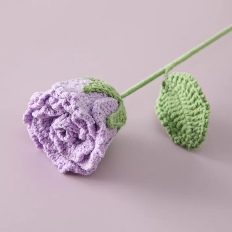 Rose Semi-Ouverte Tricotée