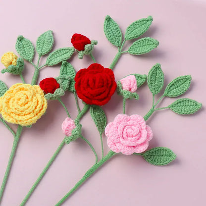 Rose avec Plusieurs Feuilles Tricotées | Artiflora