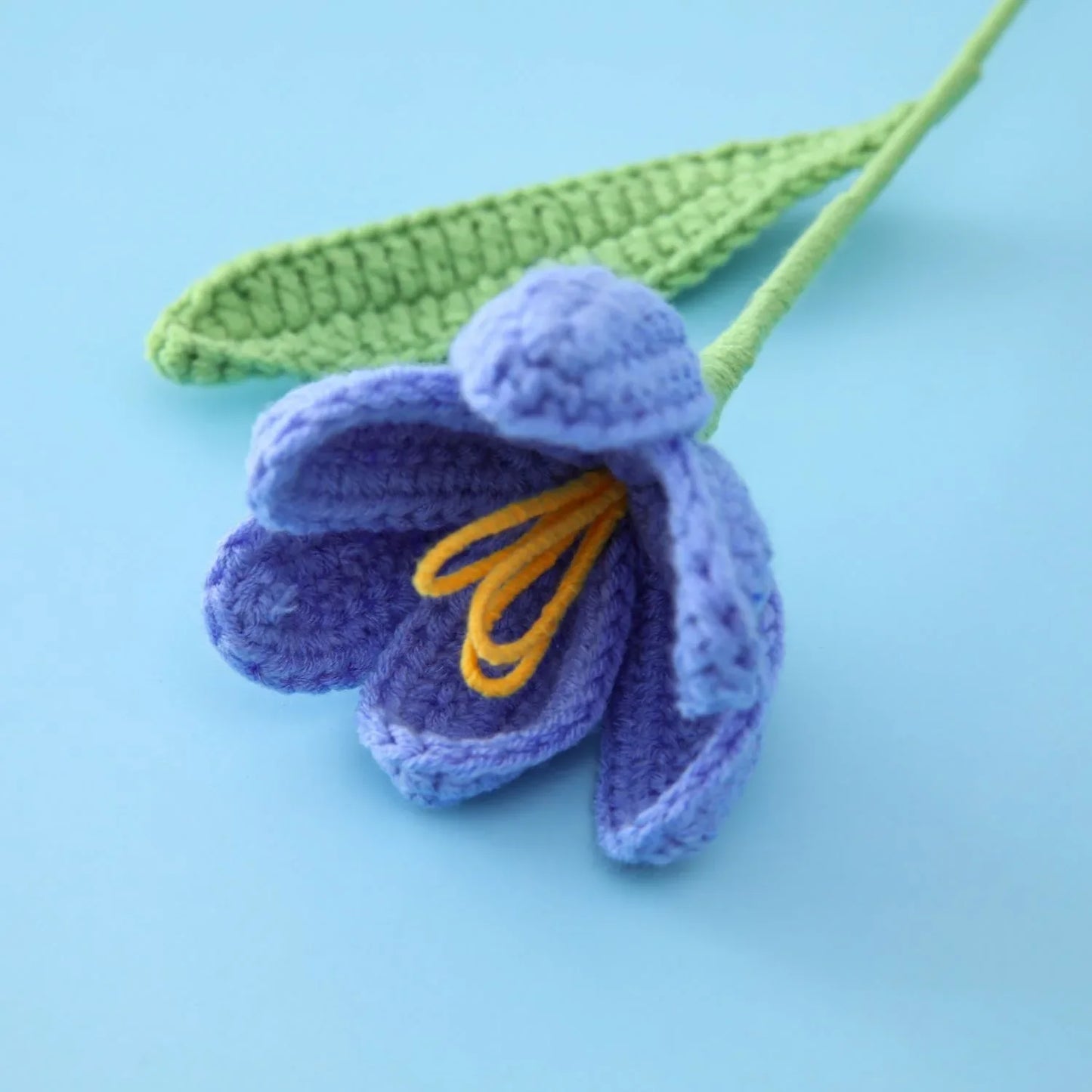 Fleur avec Feuille Tricotée