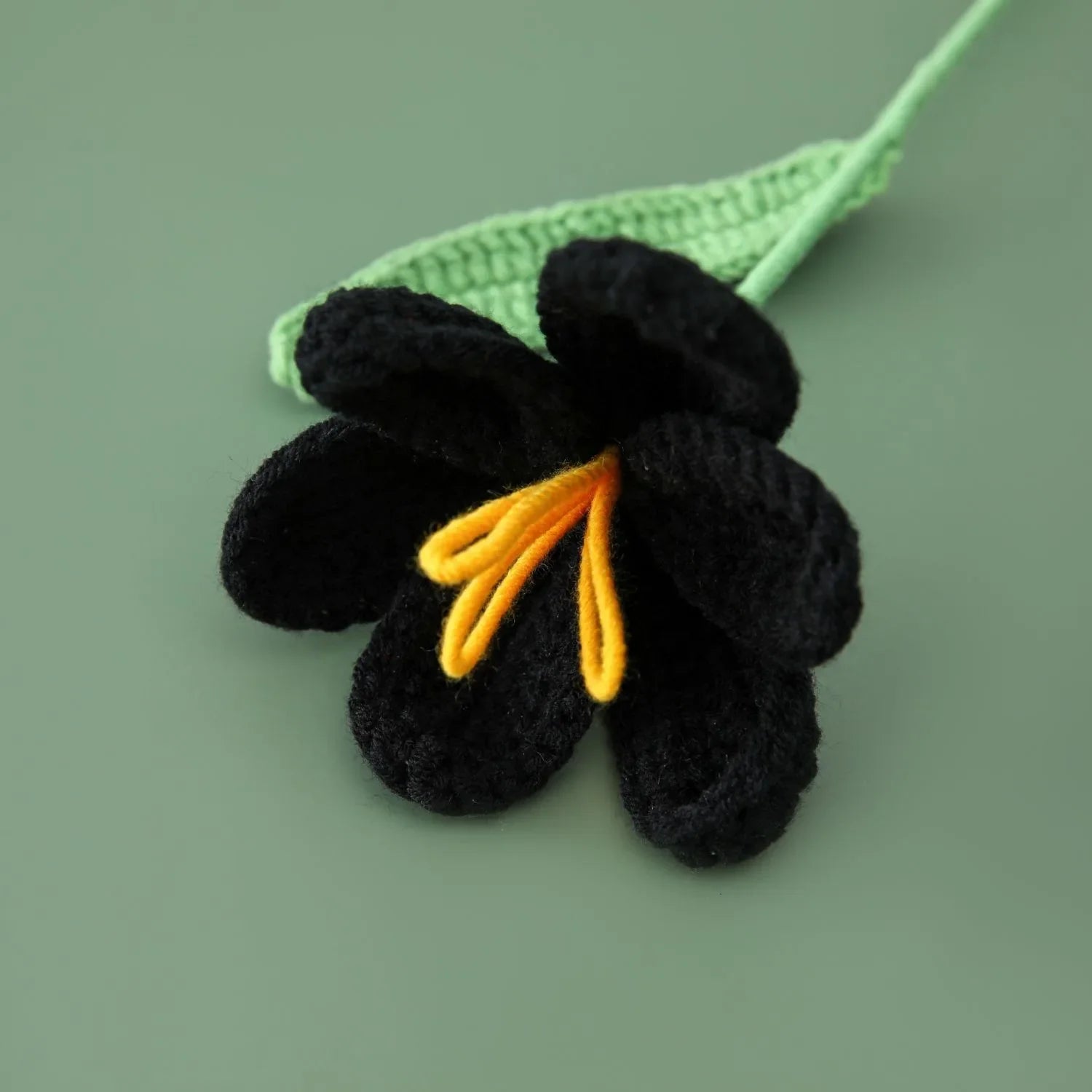 Fleur avec Feuille Tricotée