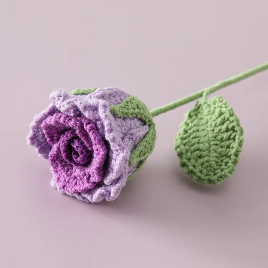 Rose Semi-Ouverte Tricotée