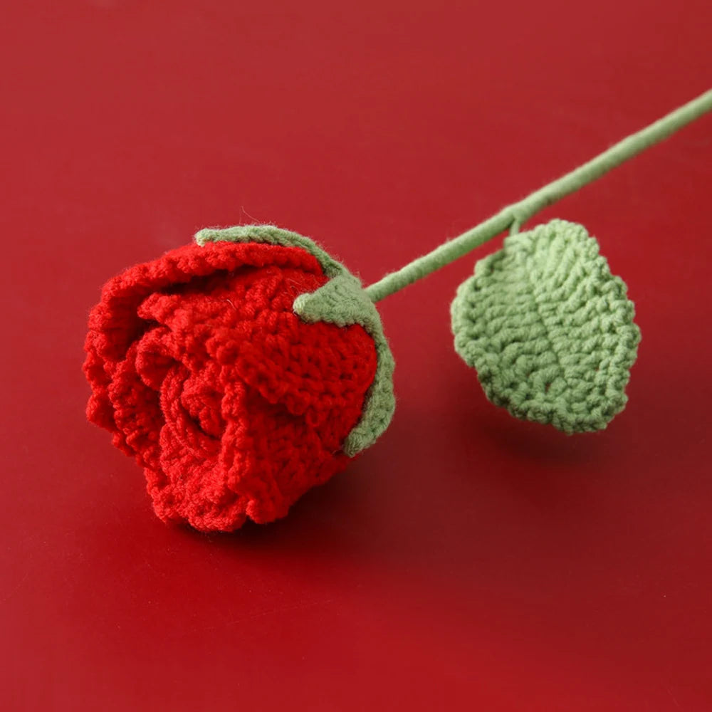 Rose Semi-Ouverte Tricotée