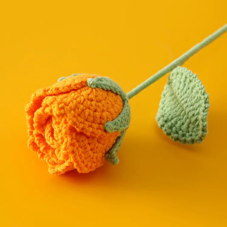 Rose Semi-Ouverte Tricotée