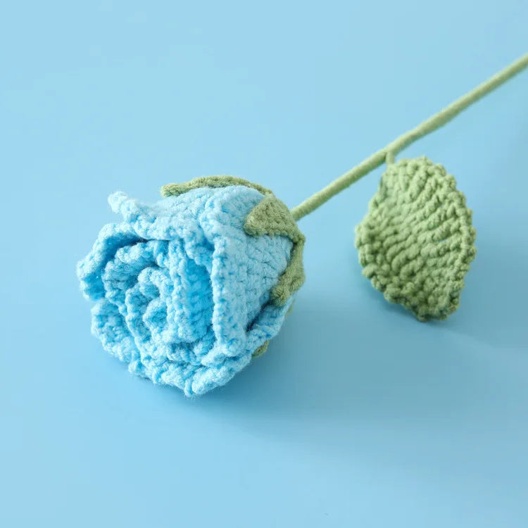 Rose Semi-Ouverte Tricotée